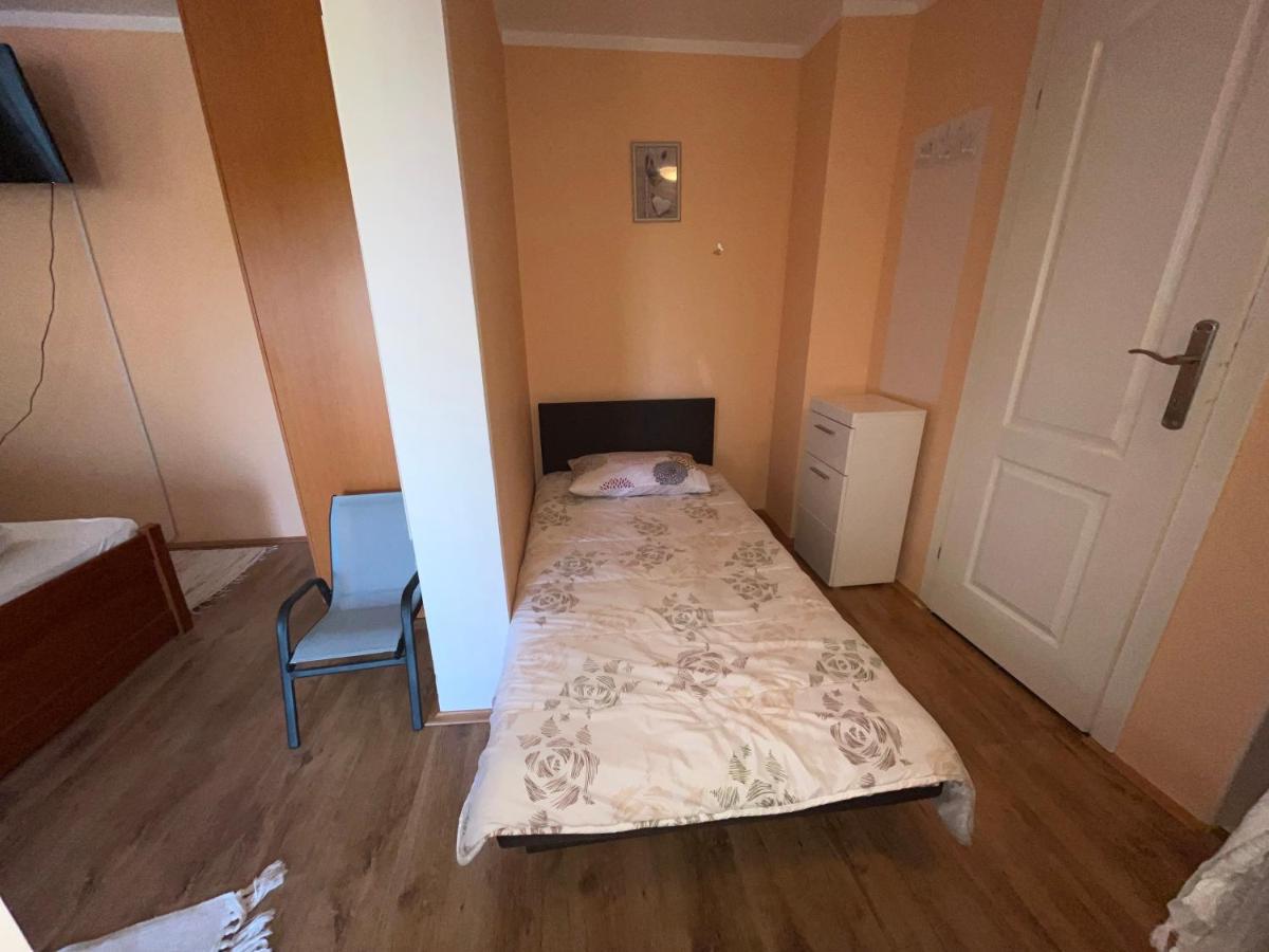 Apartman Simona Vrdnik Eksteriør billede