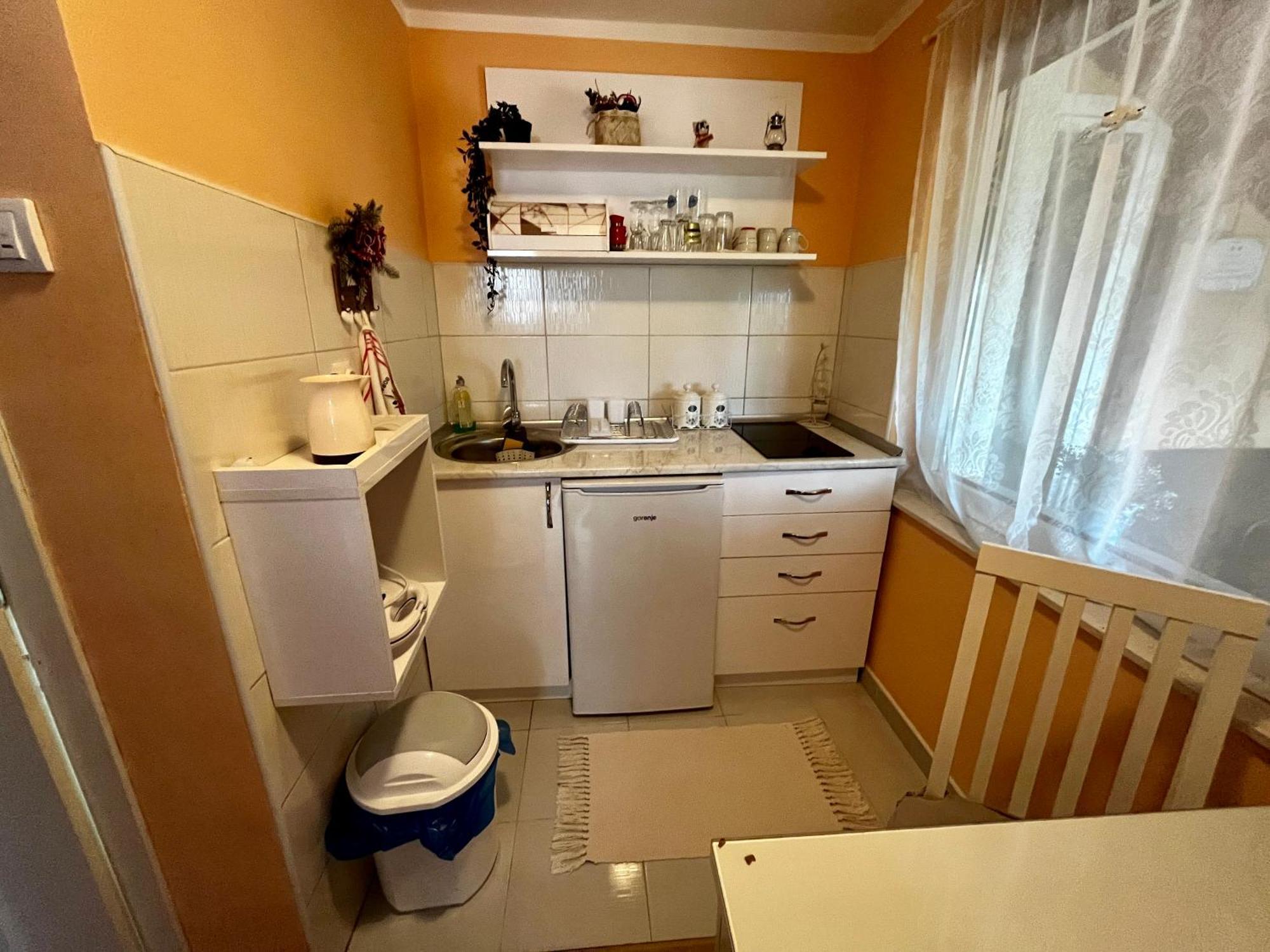 Apartman Simona Vrdnik Eksteriør billede
