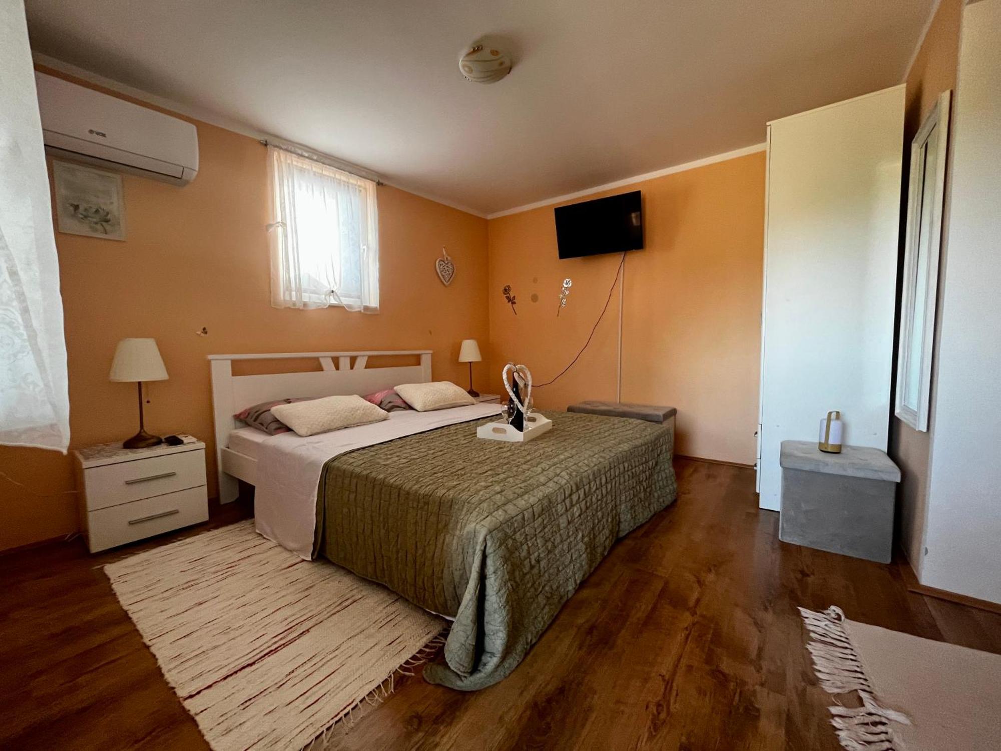 Apartman Simona Vrdnik Eksteriør billede