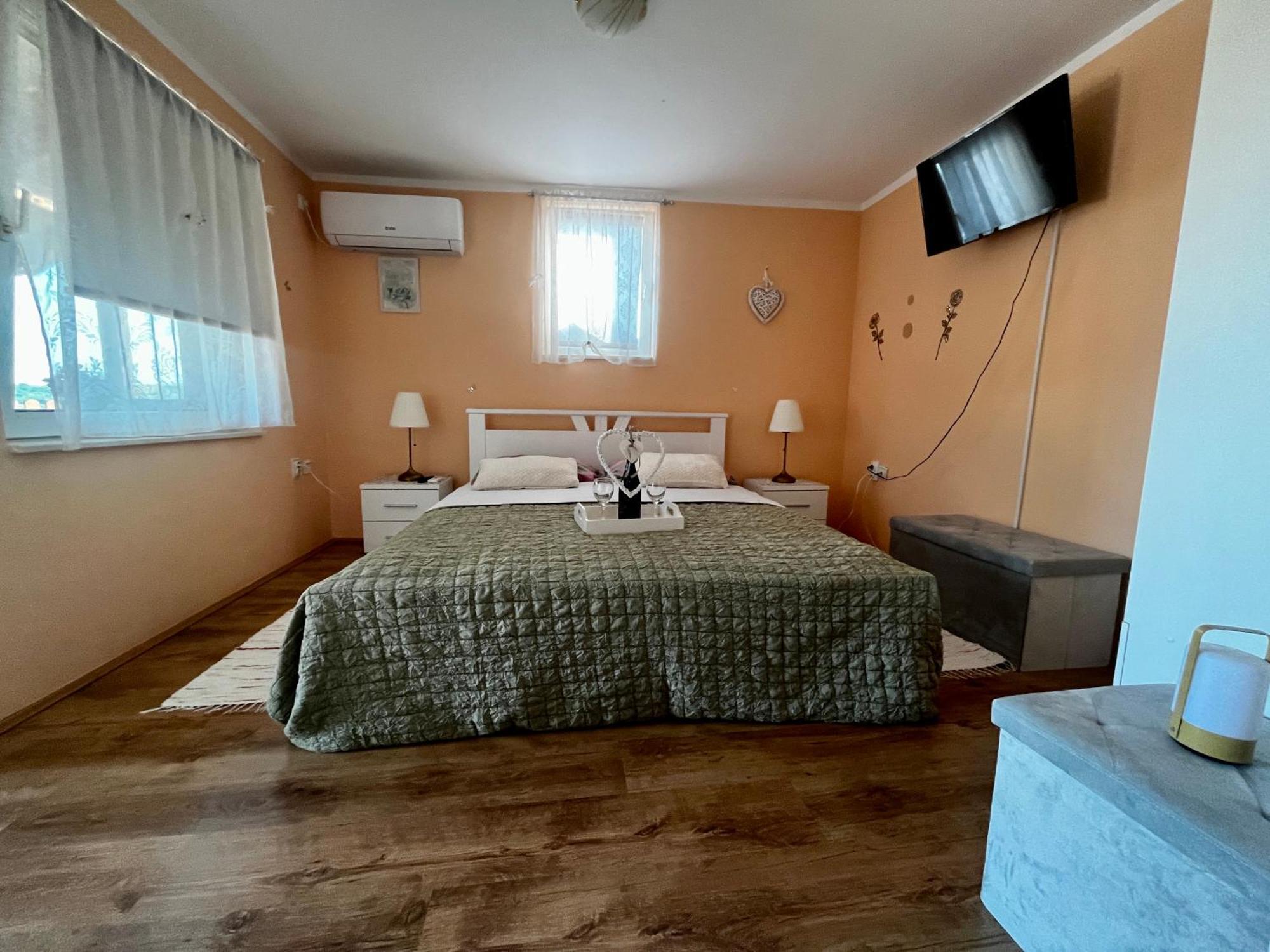 Apartman Simona Vrdnik Eksteriør billede