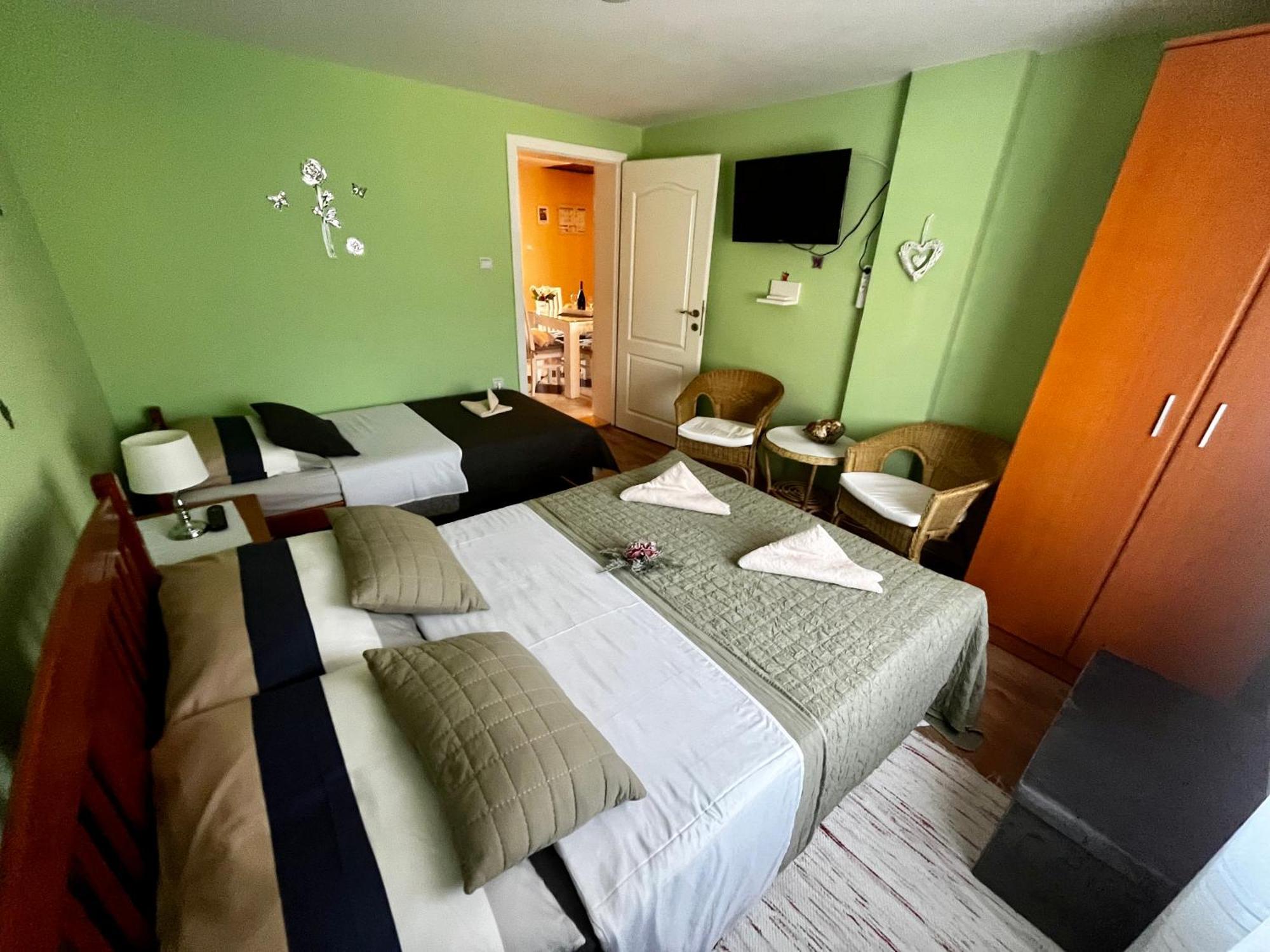 Apartman Simona Vrdnik Eksteriør billede