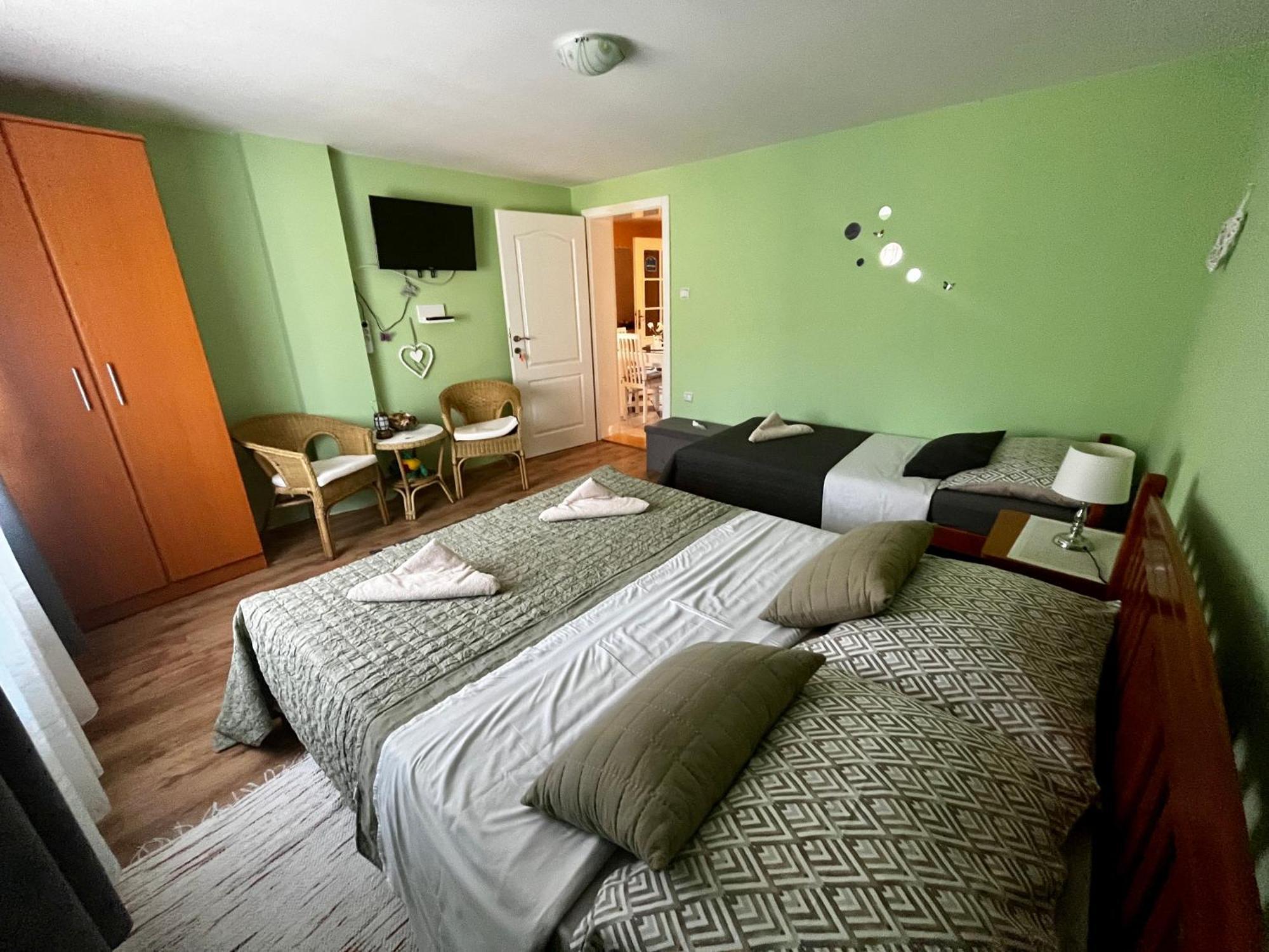 Apartman Simona Vrdnik Eksteriør billede